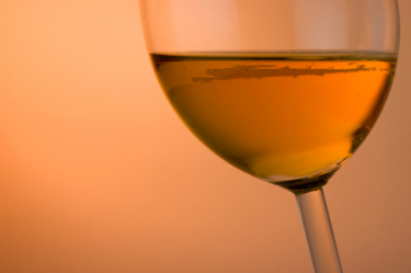 冬の夜にひとりで飲みたいワイン｜ゲヴェルツトラミネールのオレンジワイン